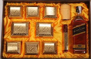 Bánh Trung Thu Long Đình An Quý & Rượu Gold Label Reserve có giá 3.198 ngàn đồng