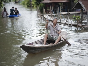 Ngập lụt tại Ayutthaya ngày 13/9. (Nguồn: AFP/TTXVN)