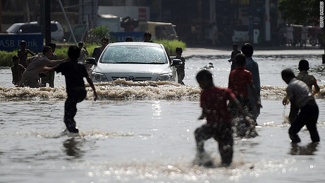 Pakistan: Hơn 1 triệu ngôi nhà bị lũ phá hủy, 226 người chết