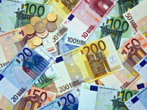 Euro giảm mức thấp nhất trong 8 tháng so với USD