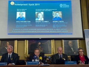 3 nhà khoa học giành giải Nobel Vật lý năm 2011