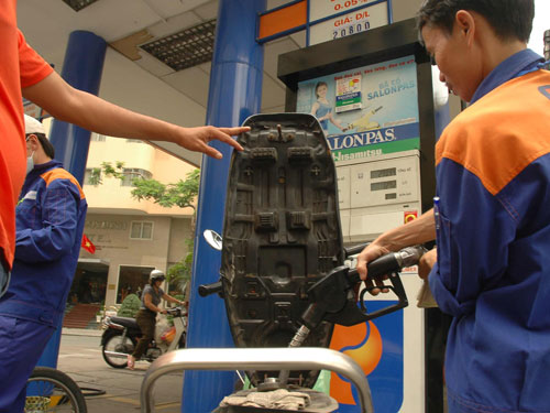 Dầu diesel và dầu hỏa giảm giá 300-400 đồng/lít