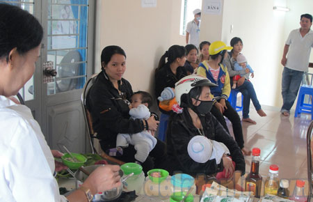 Một buổi thực hành dinh dưỡng tại Trạm Y tế phường Lộc Sơn