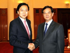 Thủ tướng Nguyễn Tấn Dũng tiếp cựu Thủ tướng Nhật Bản Yukio Hatoyama. (Ảnh: Đức Tám/TTXVN)