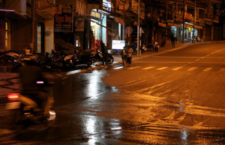 Đà Lạt:Đổ nước bẩn ra đường