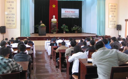 Thứ trưởng Bộ nội vụ Nguyễn Tiến Dĩnh phát biểu khai mạc lớp bồi dưỡng