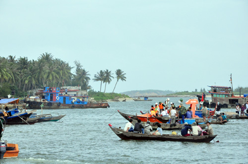 Chìm phà ở Quảng Nam, gần 40 người thoát chết