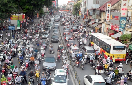 Đường phố Hà Nội luôn đông nghẹt phương tiện giao thông