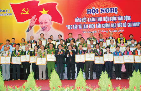 Học tập và làm theo tấm gương đạo đức Hồ Chí Minh là góp phần thực hiện Nghị quyết Đại hội tỉnh Đảng bộ lần thứ IX