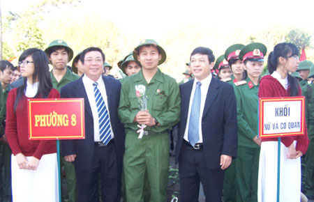 650 thanh niên nhập ngũ đợt I năm 2012