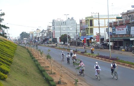 Đường phố ở trung tâm huyện lỵ Di Linh