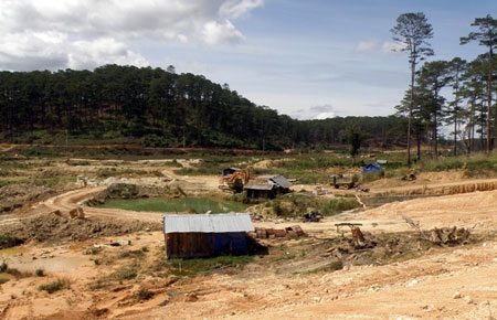 Khai thác khoáng sản trái phép ở Đam Rông: Nguội trong nóng ngoài