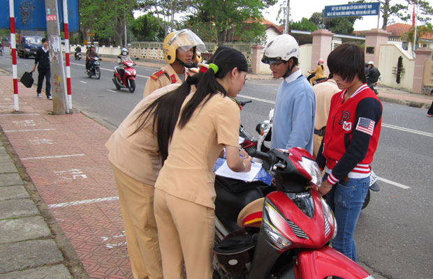 Đà Lạt: Tạm giữ 30 xe gắn máy của học sinh chưa có giấy phép lái xe