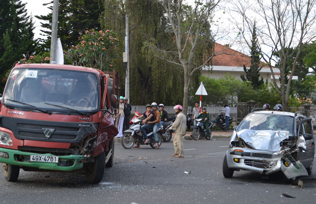 Tai nạn nghiêm trọng trên đường Quang Trung, 1 người tử vong