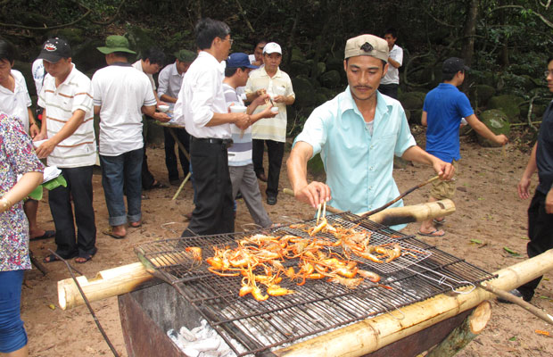 Vui chơi và ẩm thực ngoài trời tại khu du lịch sinh thái suối nước Mọoc