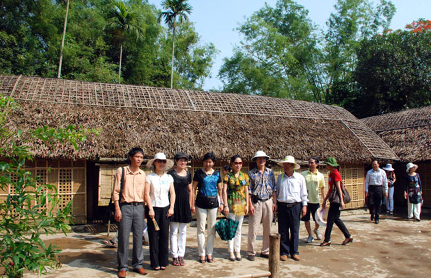 Tháng 5 về thăm quê Bác.   Ảnh: N.M