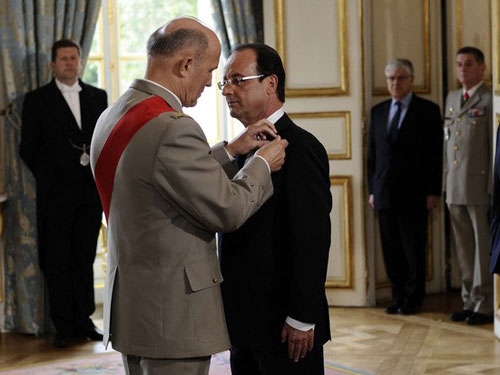 Ông François Hollande tại buổi lễ tuyên thệ nhậm chức tổng thống Pháp, hôm 15-5. Ảnh: GETTY IMAGES