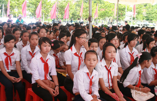 Đông đảo học sinh trên địa bàn huyện Cát Tiên tham gia lễ phát động tháng hành động vì trẻ em