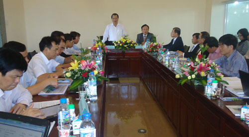 Phó Thủ tướng Vũ Văn Ninh phát biểu tại buổi làm việc. Ảnh Hồng Hải