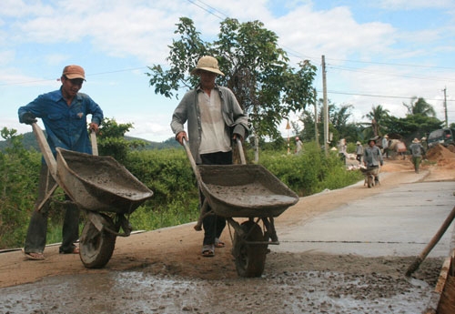 Dân làm đường chất lượng cao