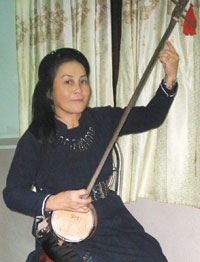 Bà Kim và cây đàn Tính