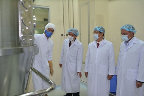 Đến thăm nơi sản xuất và chế biến thuốc tại Công ty Cổ phần Dược Lâm Đồng