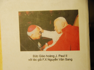 Đức Giám mục Nguyễn Văn Sang và Đức Hồng Y Gioan Phaolo II