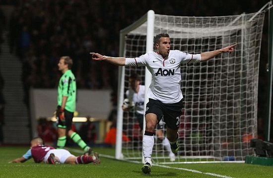 Robin van Persie cứu thua cho Manchester United