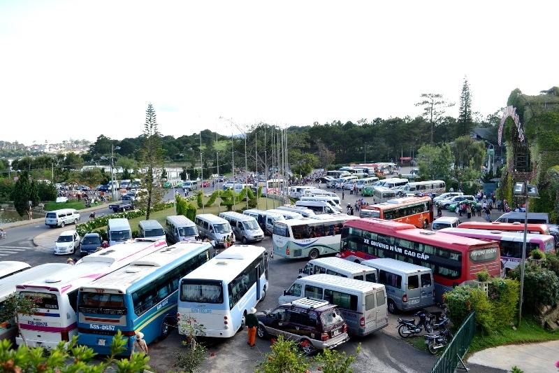 Vườn hoa thành phố là địa điểm thu hút khá đông du khách ghé thăm quan.