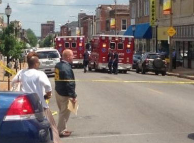 Cảnh sát Mỹ triển khai ở hiện trường vụ xả súng ở thành phố St. Louis. (Ảnh: usnews.nbcnews.com)