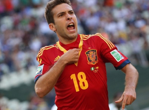 Jordi Alba ăn mừng bàn thắng của TBN