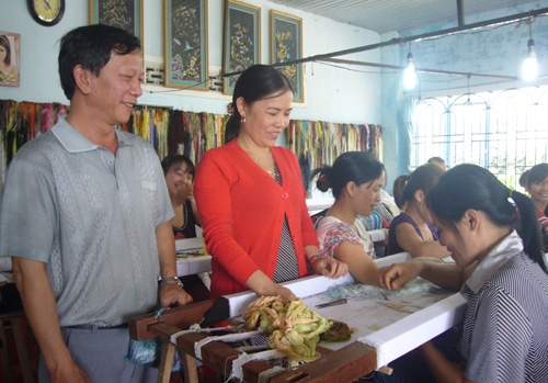 Thêu bức tranh đời