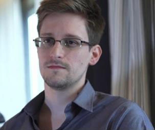 Edward Snowden - người đang bị Mỹ truy lùng vì đã tiết lộ các chương trình nghe lén bí mật của Mỹ