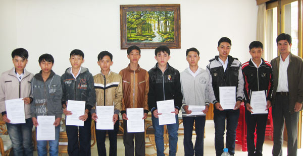 Làng SOS Đà Lạt trao học bổng cho học sinh nghèo, học giỏi năm 2013