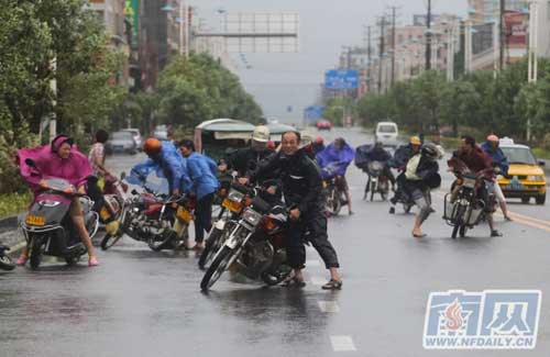 Chùm ảnh siêu bão Utor tàn phá Trung Quốc