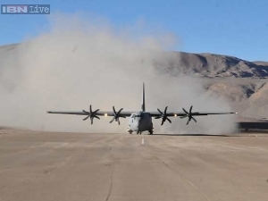  Máy bay vận tải C 130J-30 Super Hercules của Không quân Ấn Độ có cú hạ cánh lịch sử xuống tỉnh Ladakh ngày 20/8. (Ảnh: ibnlive.in.com)