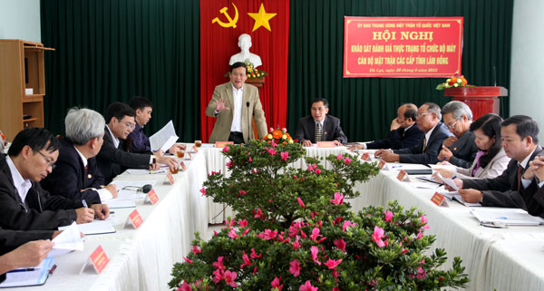 Đồng chí Vũ Trọng Kim - UVTƯ Đảng, Phó Chủ tịch Ủy ban Trung ương MTTQ Việt Nam phát biểu tại hội nghị