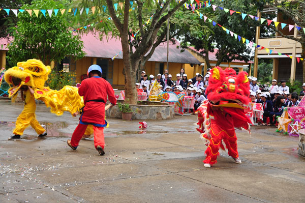 Rộn ràng nhịp múa lân