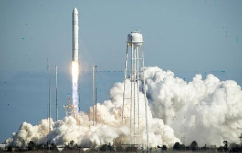 Tên lửa Antares rời bệ phóng ở đảo Wallops hôm 21/4 - (Ảnh: NASA)