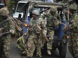  Binh sỹ Kenya triển khai tại Trung tâm thương mại Westgate để giải cứu con tin. (Ảnh: AFP/TTXVN)