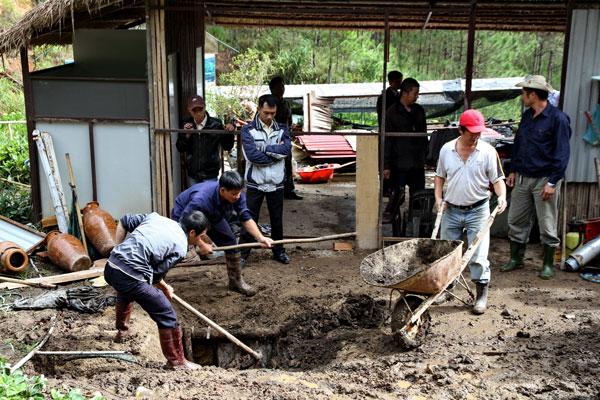 San lấp hầm thiếc trong khu du lịch Thung lũng Tình yêu