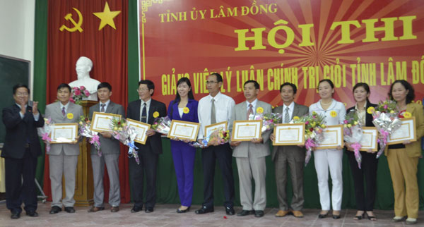 Hội thi giảng viên lý luận chính trị giỏi năm 2013: 20 thí sinh đạt loại giỏi