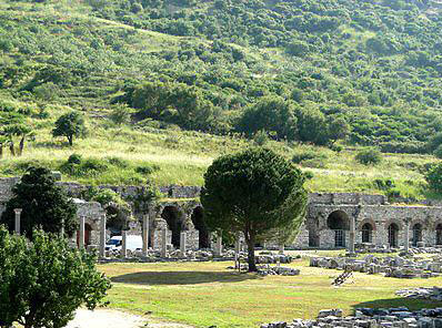 Khuôn viên thư viện Celsus ở TP cổ Ephesus