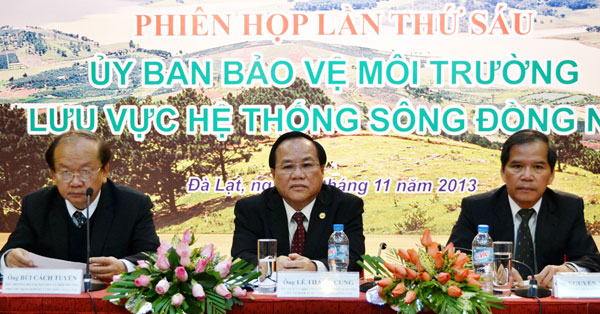 Chủ trì hội nghị