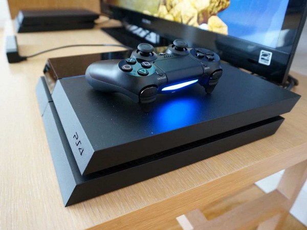 Mẫu thiết bị chơi game PlayStation 4. (Nguồn: businessinsider.com)