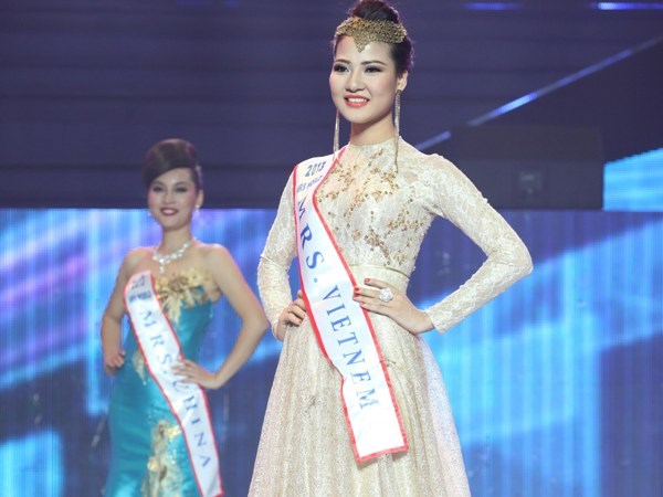 Chủ tịch Mrs World xin lỗi Hoa hậu Trần Thị Quỳnh