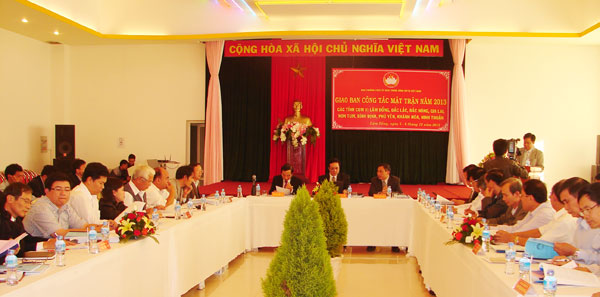 Giao ban công tác Mặt trận năm 2013