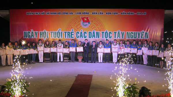 Ngày hội Tuổi trẻ các dân tộc Tây Nguyên 2013