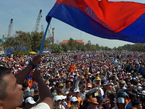 Ngày 10/12, khoảng 10.000 người ủng hộ CNRP tham gia míttinh, tuần hành ở trung tâm thủ đô Phnom Penh. (Nguồn: AFP/TTXVN)