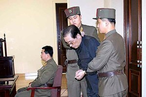 Hé lộ nguyên nhân chính khiến chú của Kim Jong-Un bị xử tử